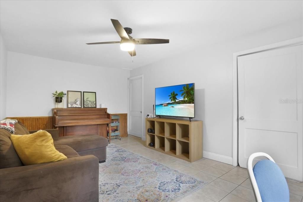 For Sale: $319,000 (4 beds, 2 baths, 1552 Square Feet)