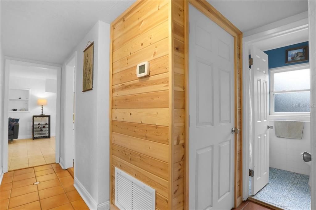 For Sale: $319,000 (4 beds, 2 baths, 1552 Square Feet)