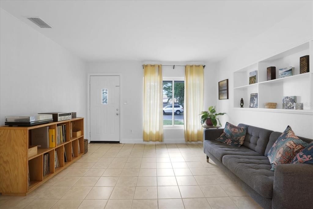 For Sale: $319,000 (4 beds, 2 baths, 1552 Square Feet)