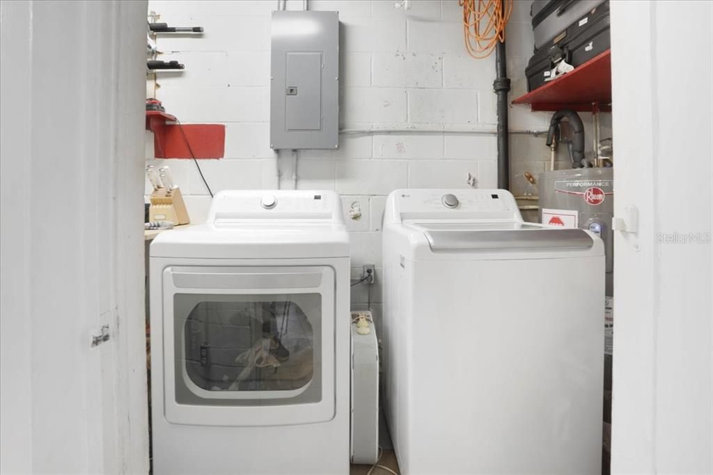 For Sale: $319,000 (4 beds, 2 baths, 1552 Square Feet)