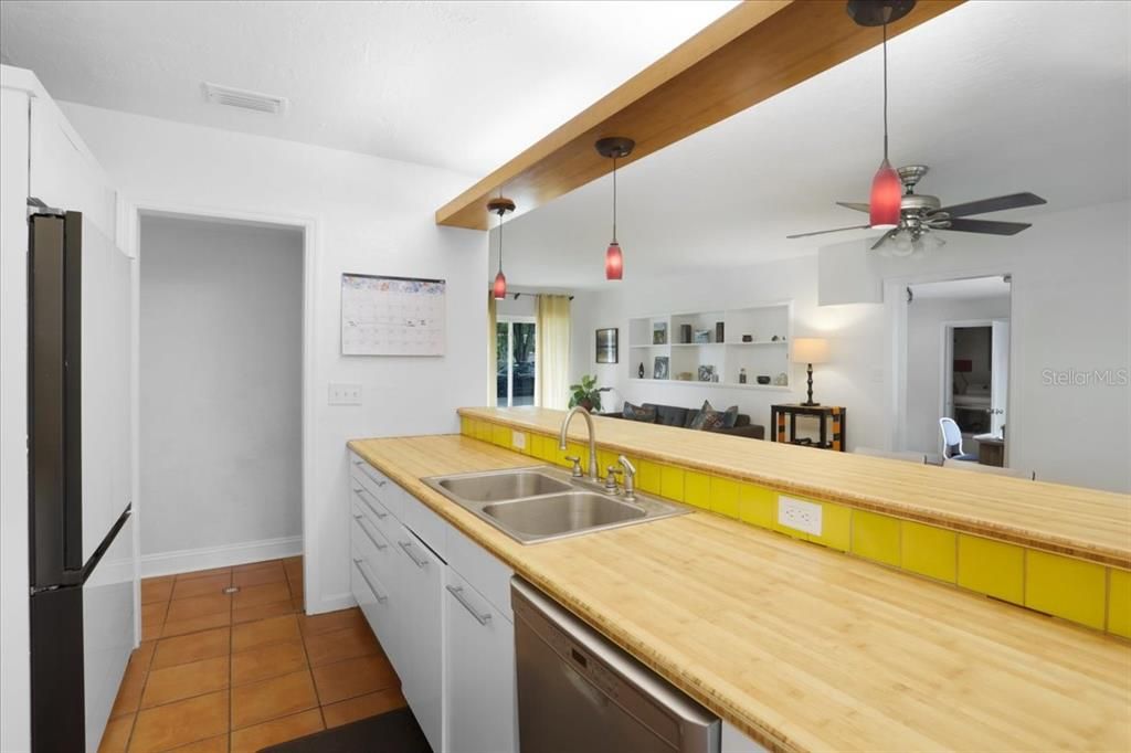 For Sale: $319,000 (4 beds, 2 baths, 1552 Square Feet)