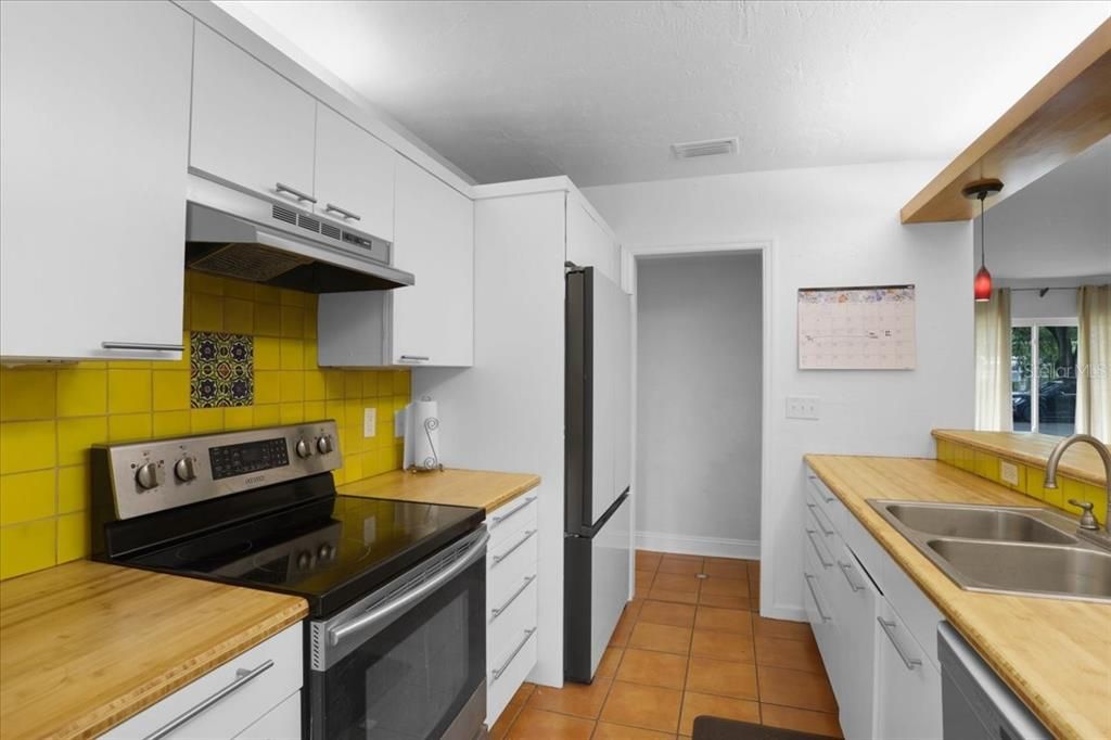 For Sale: $319,000 (4 beds, 2 baths, 1552 Square Feet)