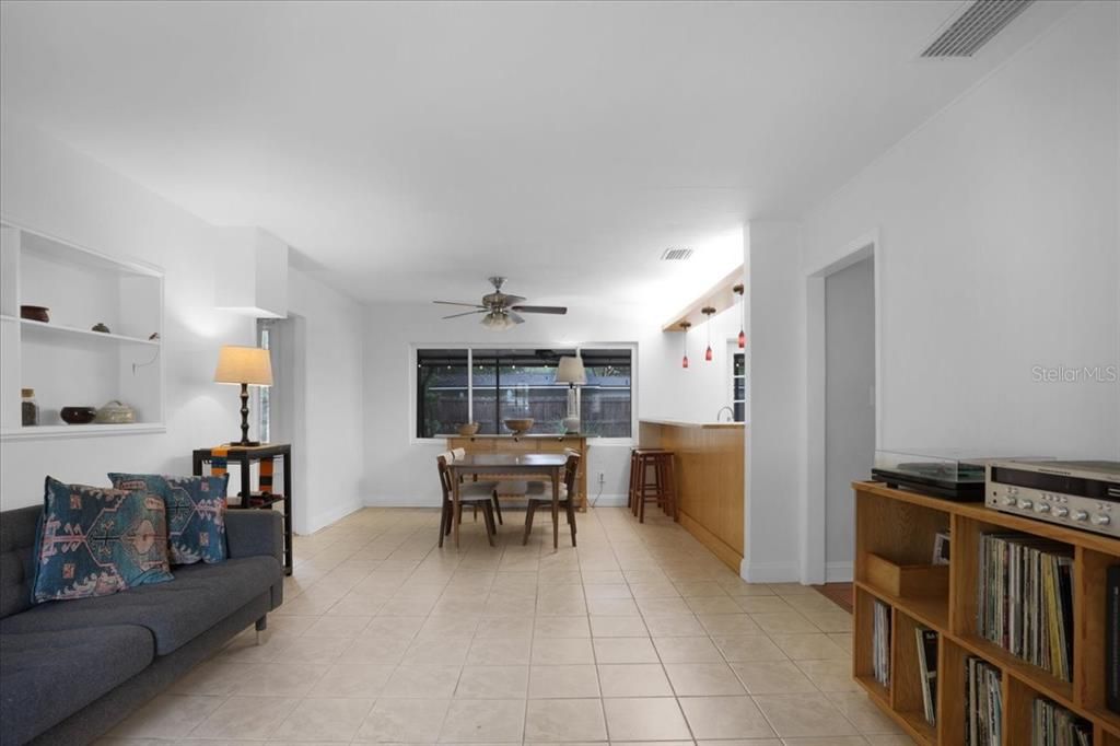 For Sale: $319,000 (4 beds, 2 baths, 1552 Square Feet)
