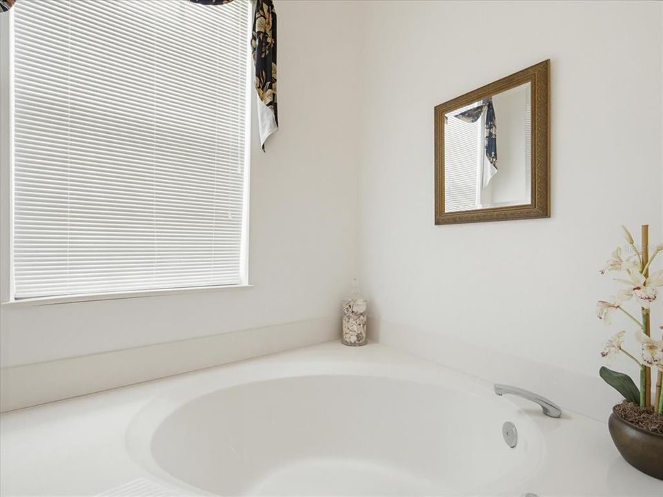 For Sale: $320,000 (3 beds, 2 baths, 1859 Square Feet)