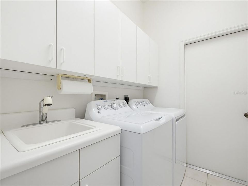For Sale: $320,000 (3 beds, 2 baths, 1859 Square Feet)
