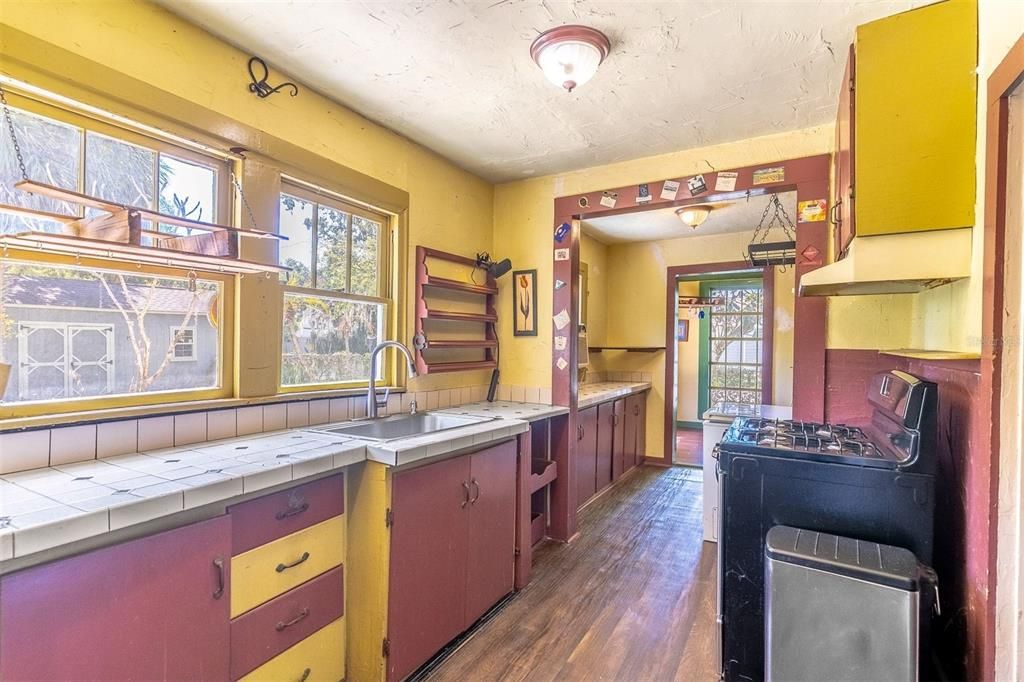 На продажу: $259,900 (2 спален, 1 ванн, 1524 Квадратных фут)