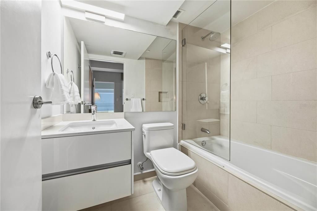 Activo con contrato: $1,400,000 (2 camas, 3 baños, 1894 Pies cuadrados)