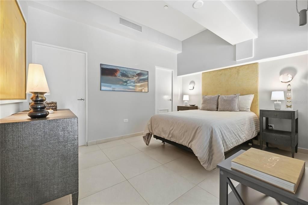Activo con contrato: $1,400,000 (2 camas, 3 baños, 1894 Pies cuadrados)