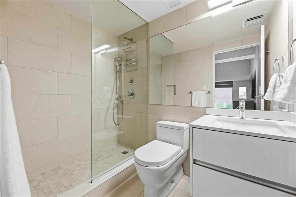 Activo con contrato: $1,400,000 (2 camas, 3 baños, 1894 Pies cuadrados)