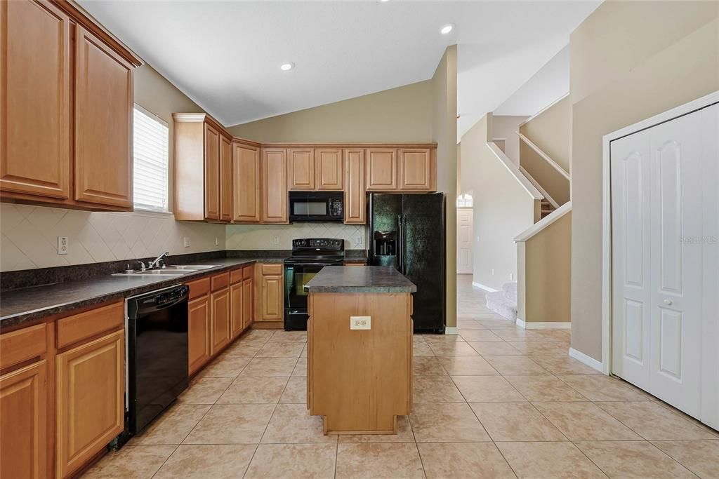 En Venta: $365,000 (4 camas, 2 baños, 2882 Pies cuadrados)