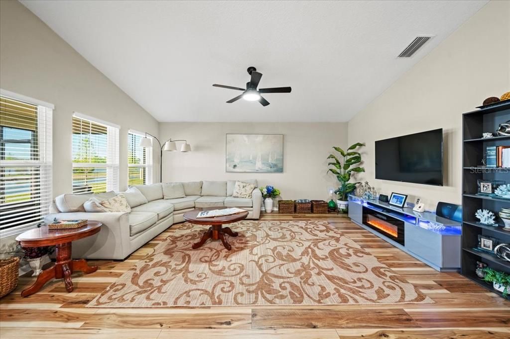 En Venta: $339,999 (4 camas, 2 baños, 1848 Pies cuadrados)
