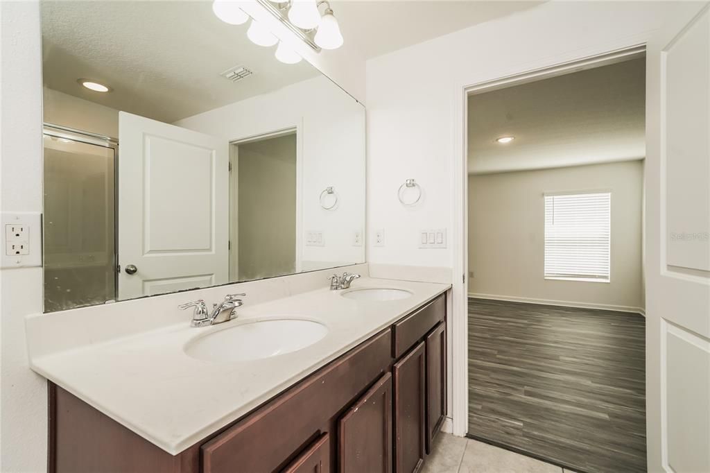 For Sale: $275,000 (4 beds, 2 baths, 1599 Square Feet)