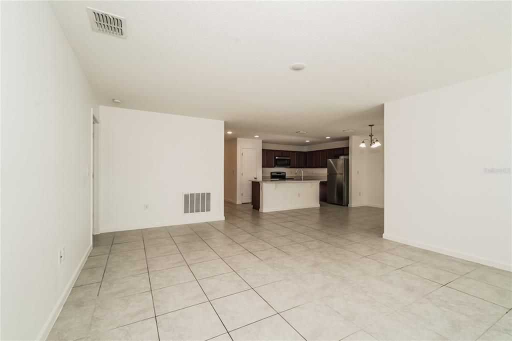 For Sale: $275,000 (4 beds, 2 baths, 1599 Square Feet)