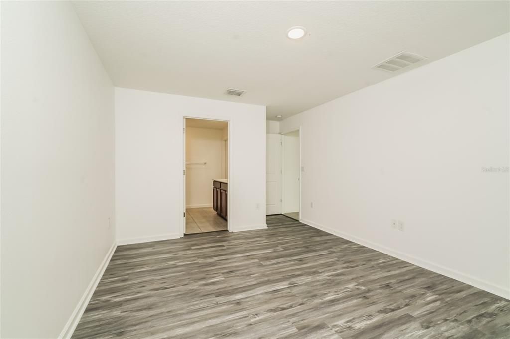 For Sale: $275,000 (4 beds, 2 baths, 1599 Square Feet)