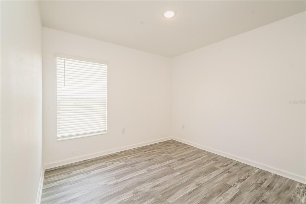 For Sale: $275,000 (4 beds, 2 baths, 1599 Square Feet)