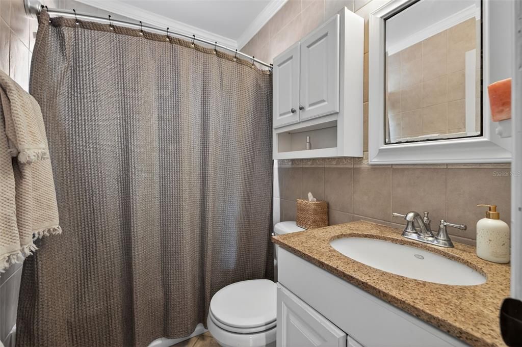 Под контрактом: $475,000 (2 спален, 1 ванн, 1031 Квадратных фут)