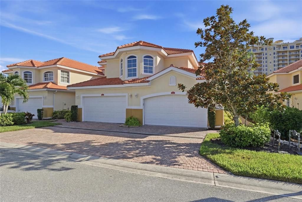 For Sale: $699,000 (3 beds, 3 baths, 3080 Square Feet)