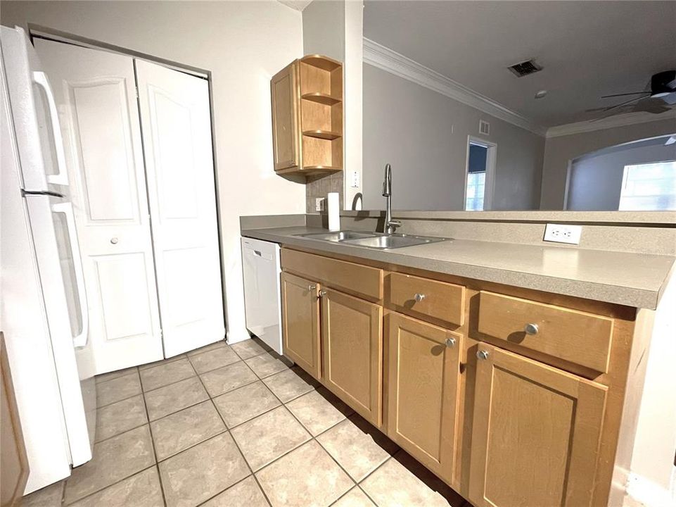 For Sale: $285,000 (2 beds, 2 baths, 1214 Square Feet)