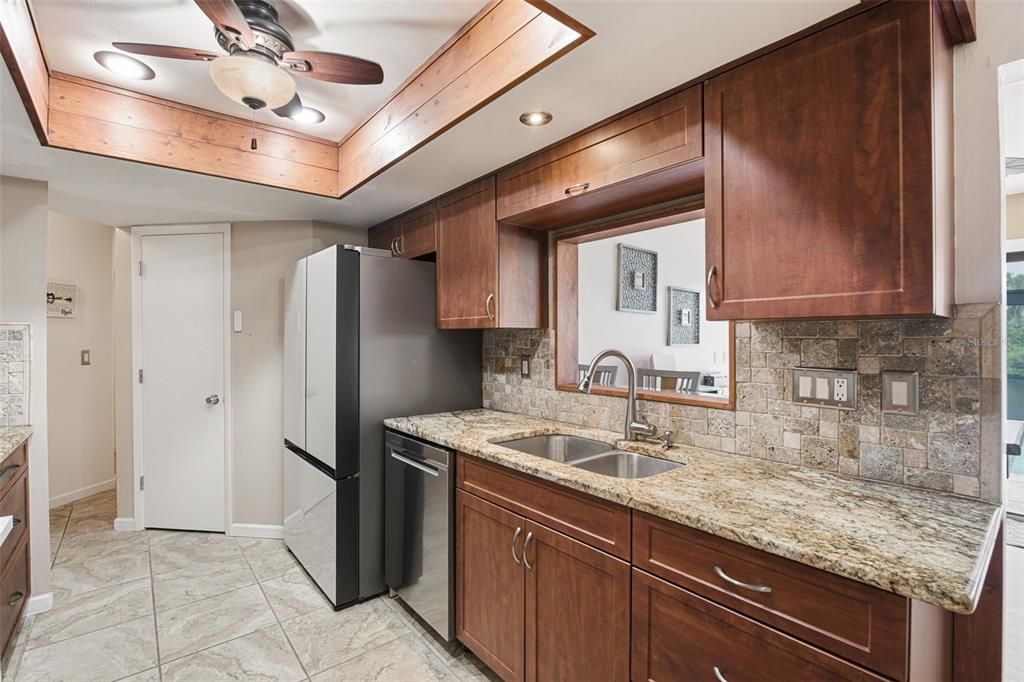 For Sale: $588,000 (3 beds, 2 baths, 1577 Square Feet)