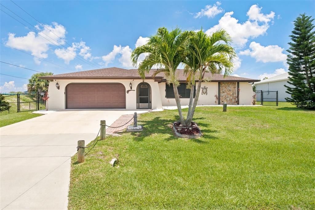For Sale: $588,000 (3 beds, 2 baths, 1577 Square Feet)