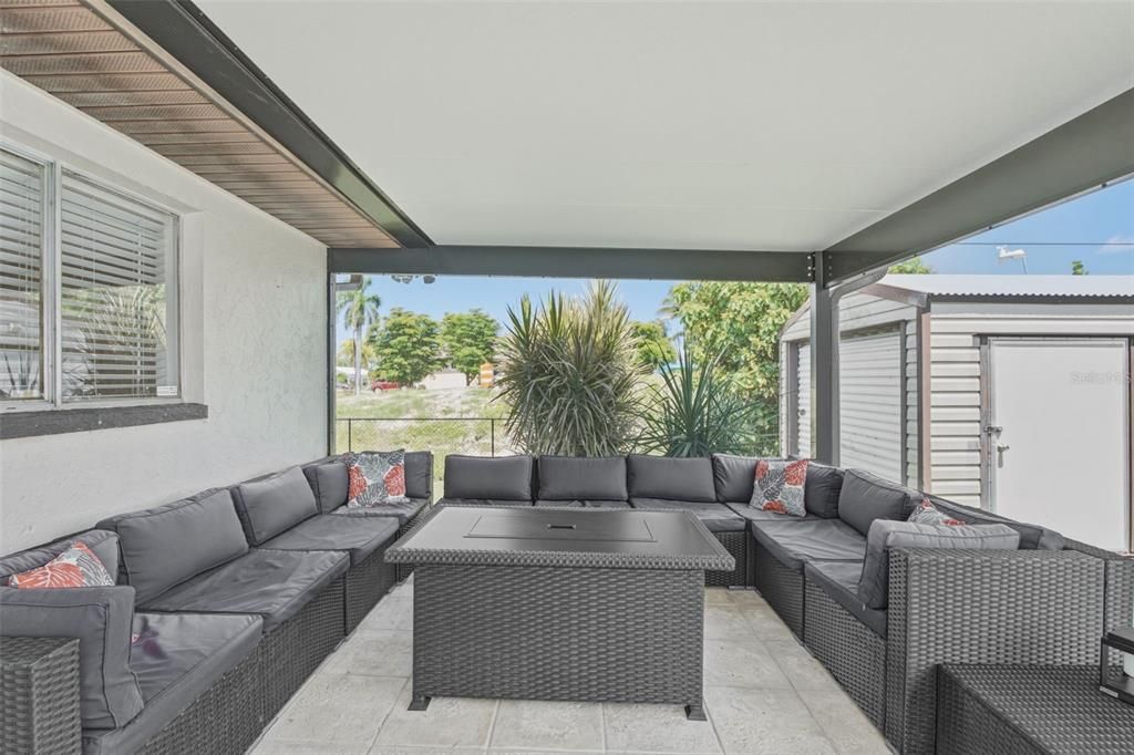 For Sale: $588,000 (3 beds, 2 baths, 1577 Square Feet)