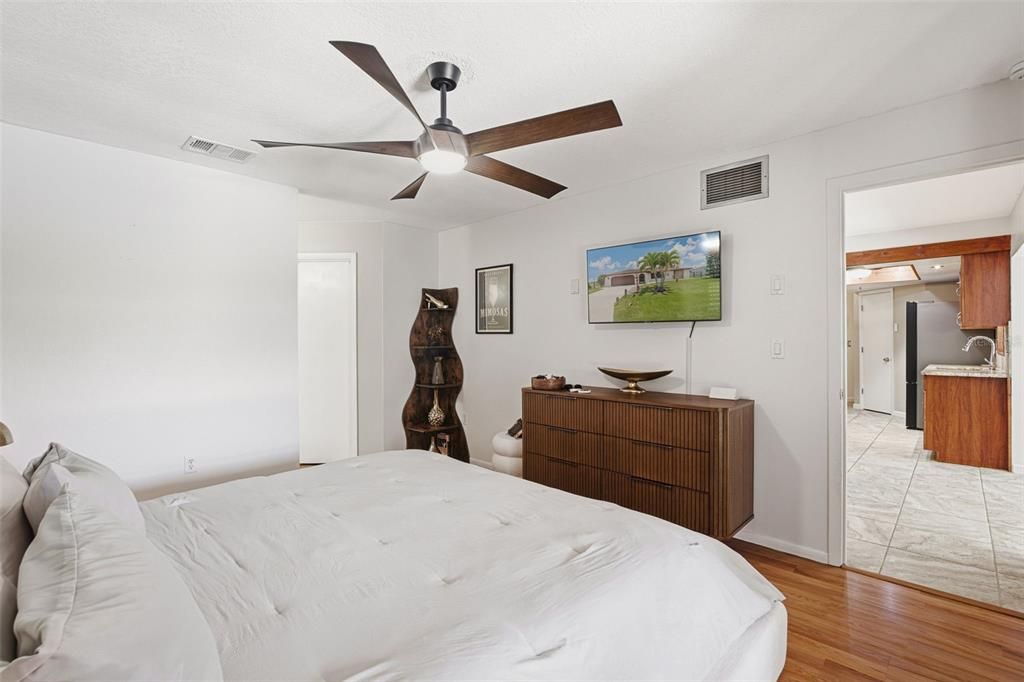 For Sale: $588,000 (3 beds, 2 baths, 1577 Square Feet)