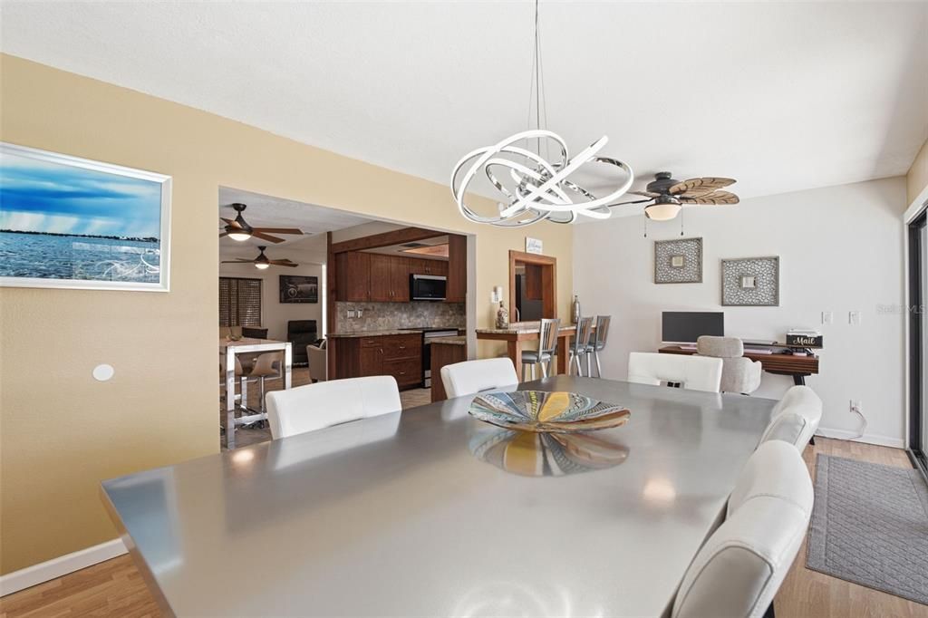 For Sale: $588,000 (3 beds, 2 baths, 1577 Square Feet)