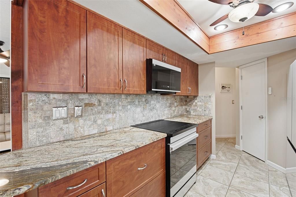 For Sale: $588,000 (3 beds, 2 baths, 1577 Square Feet)