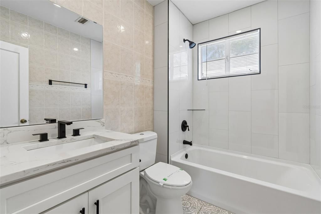 Под контрактом: $269,900 (2 спален, 1 ванн, 1053 Квадратных фут)