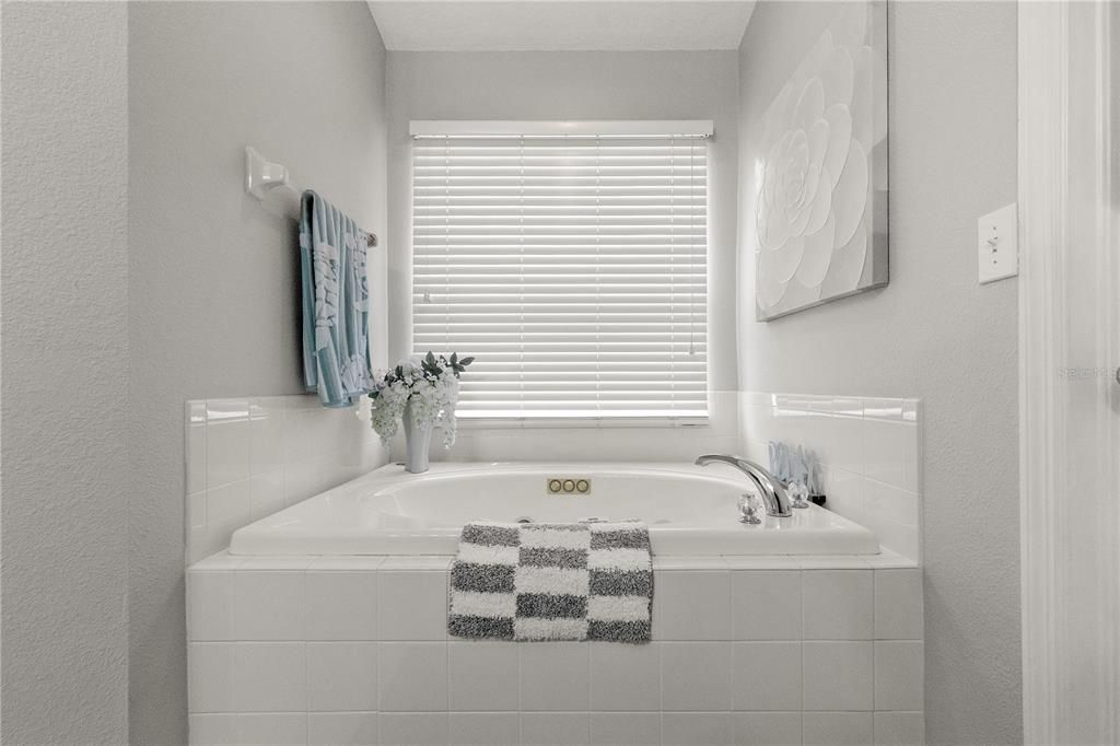 Active With Contract: $459,900 (4 beds, 2 baths, 1993 Square Feet)