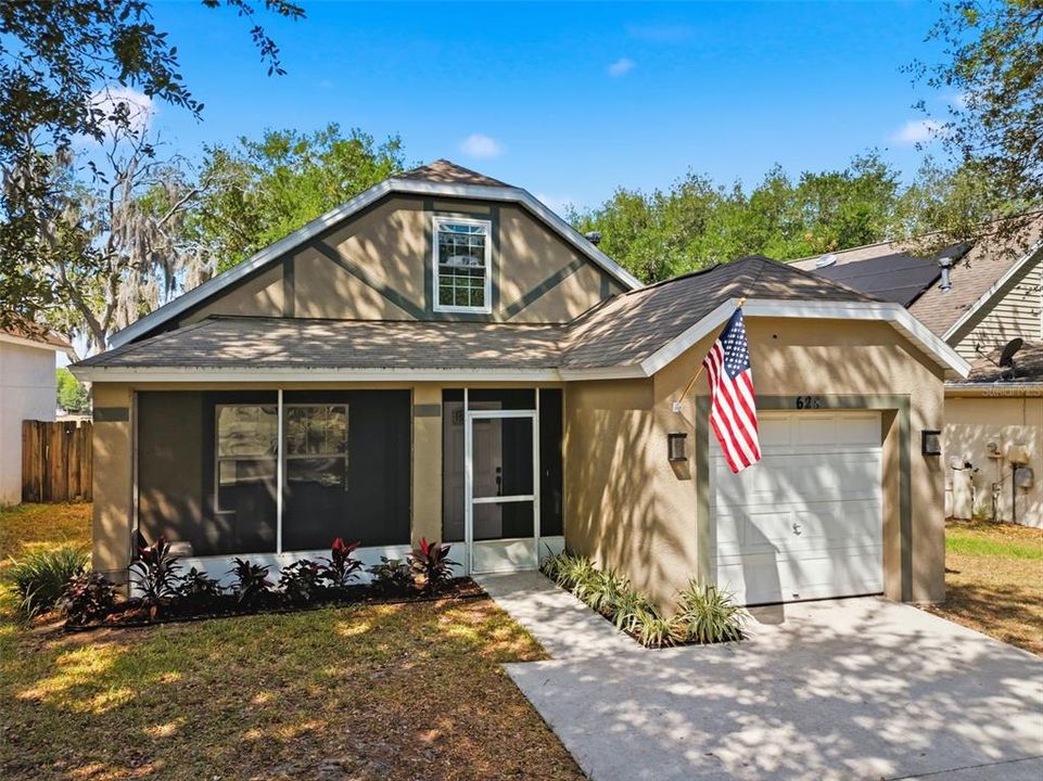 Active With Contract: $299,000 (3 beds, 2 baths, 1318 Square Feet)