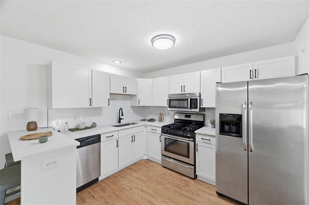Active With Contract: $299,000 (3 beds, 2 baths, 1318 Square Feet)