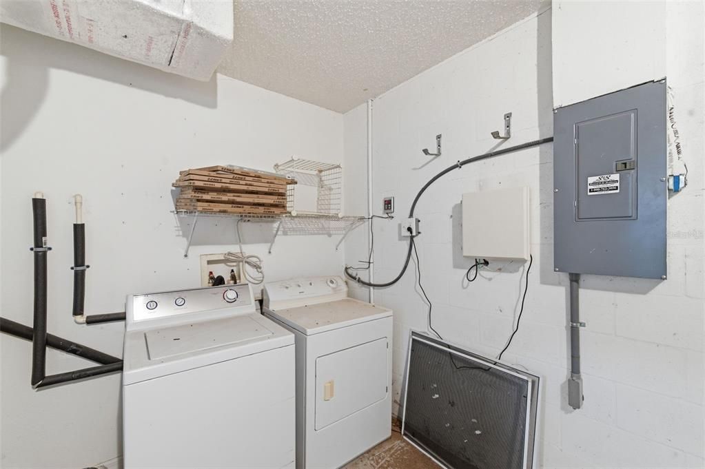 Active With Contract: $299,000 (3 beds, 2 baths, 1318 Square Feet)