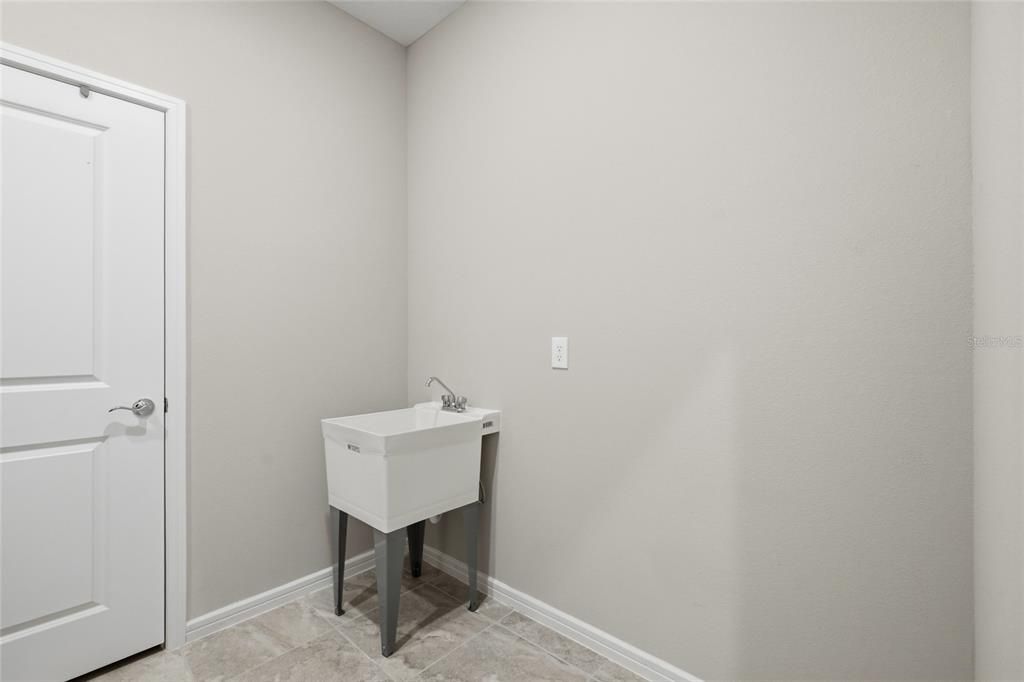 Activo con contrato: $449,995 (4 camas, 3 baños, 2175 Pies cuadrados)