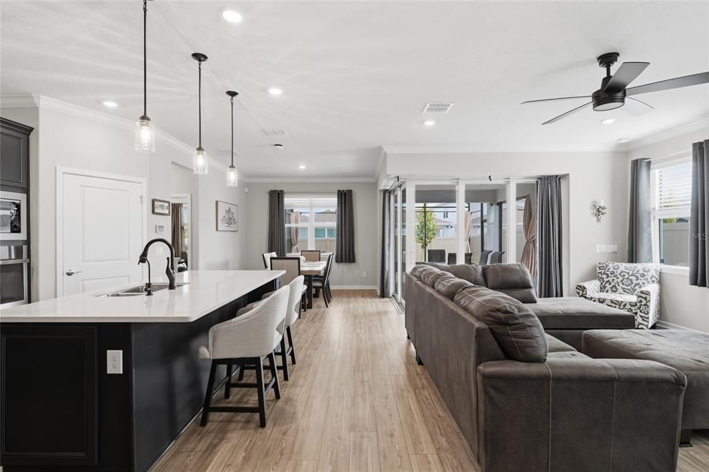 Activo con contrato: $449,995 (4 camas, 3 baños, 2175 Pies cuadrados)
