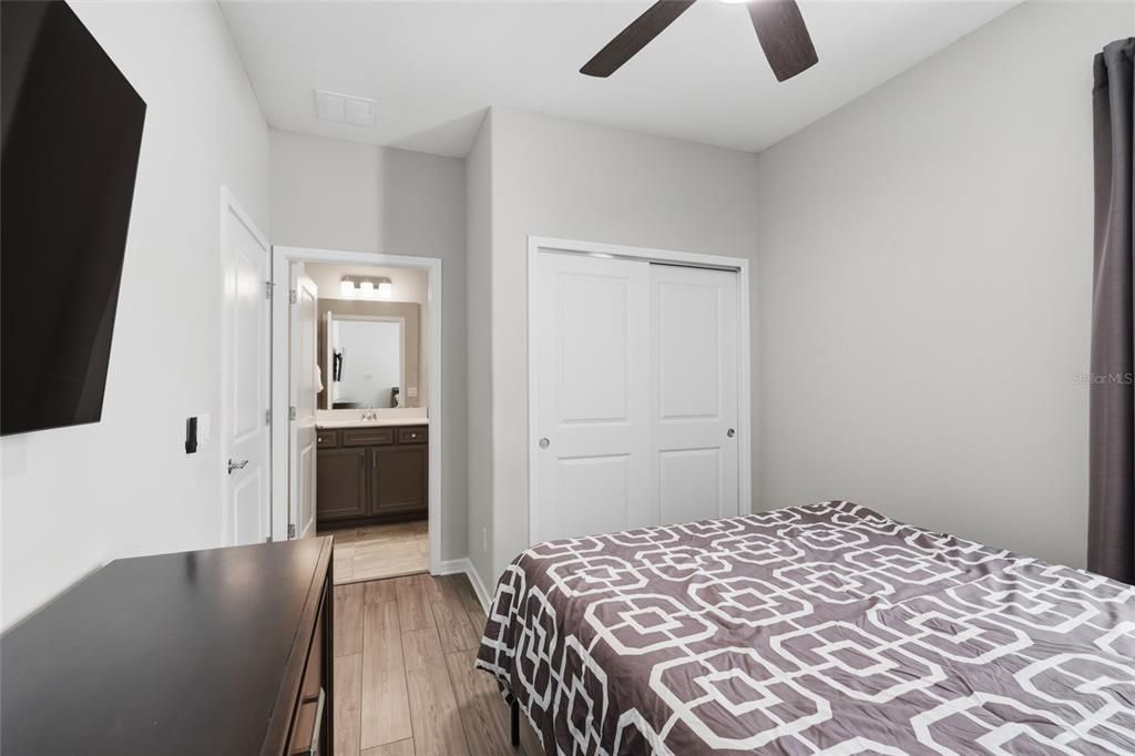 Activo con contrato: $449,995 (4 camas, 3 baños, 2175 Pies cuadrados)