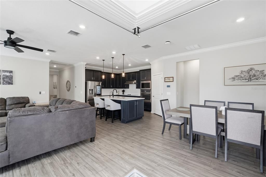Activo con contrato: $449,995 (4 camas, 3 baños, 2175 Pies cuadrados)
