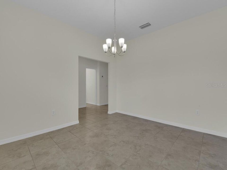 На продажу: $269,990 (3 спален, 2 ванн, 1585 Квадратных фут)