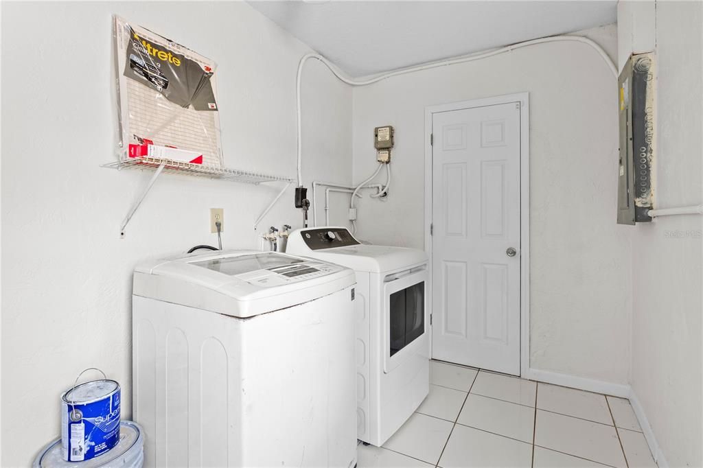 For Sale: $399,000 (4 beds, 3 baths, 1591 Square Feet)