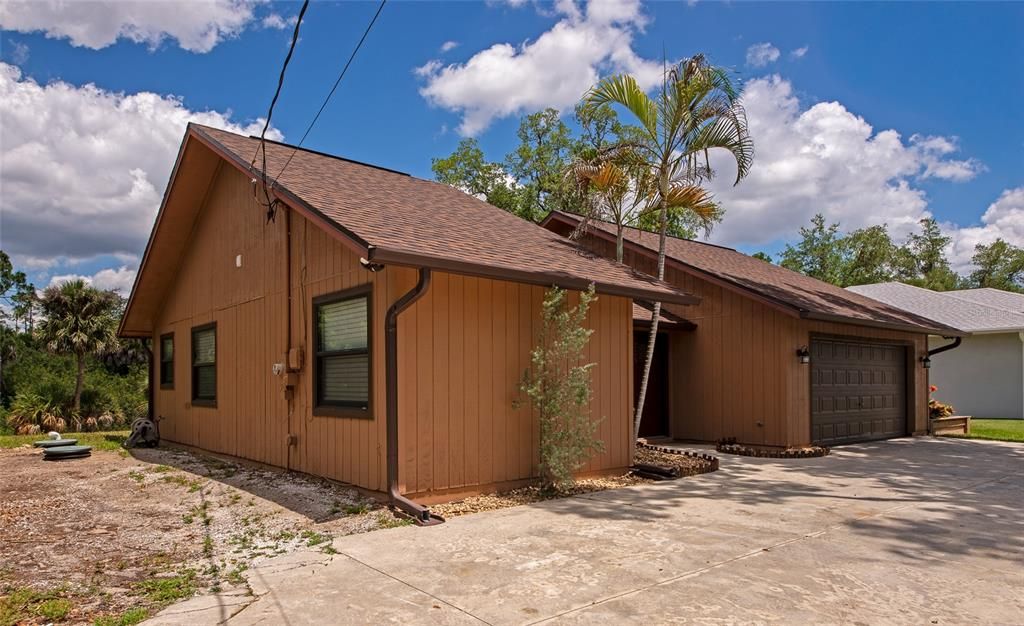 For Sale: $339,900 (2 beds, 2 baths, 1092 Square Feet)