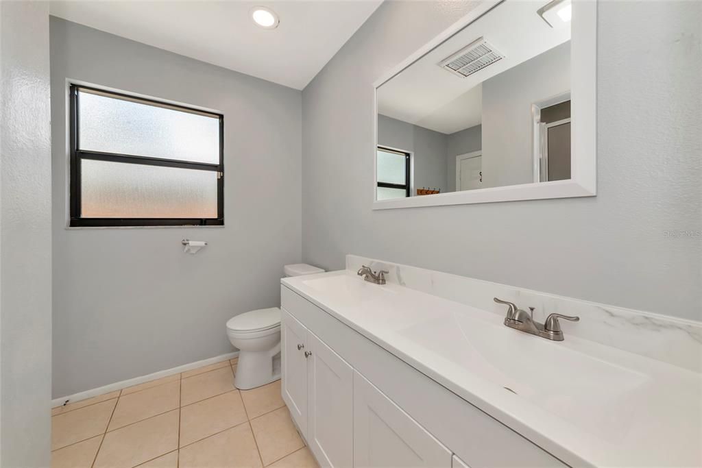 For Sale: $339,900 (2 beds, 2 baths, 1092 Square Feet)
