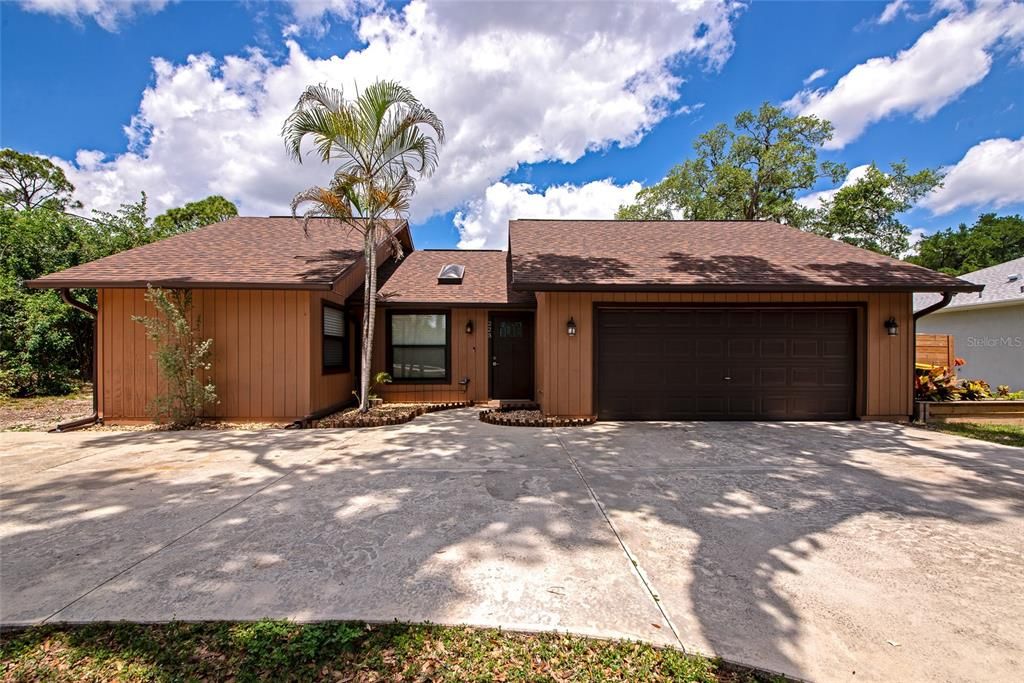 For Sale: $339,900 (2 beds, 2 baths, 1092 Square Feet)