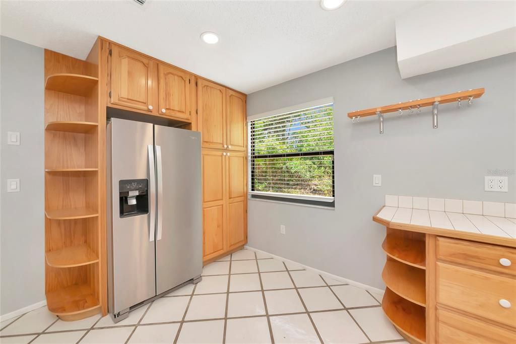 For Sale: $339,900 (2 beds, 2 baths, 1092 Square Feet)