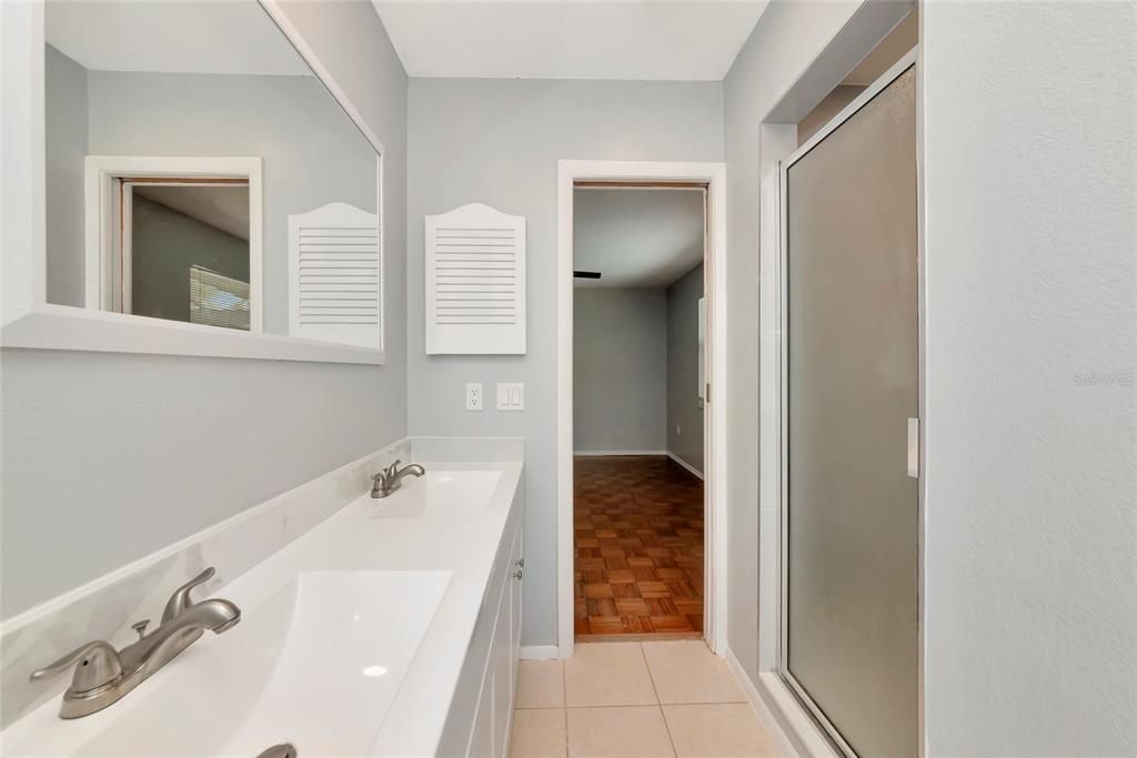 For Sale: $339,900 (2 beds, 2 baths, 1092 Square Feet)