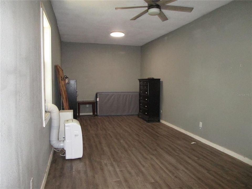 En Venta: $400,000 (3 camas, 2 baños, 2400 Pies cuadrados)