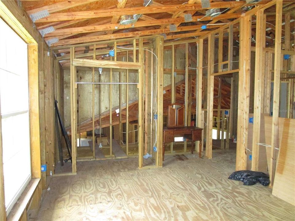 En Venta: $400,000 (3 camas, 2 baños, 2400 Pies cuadrados)
