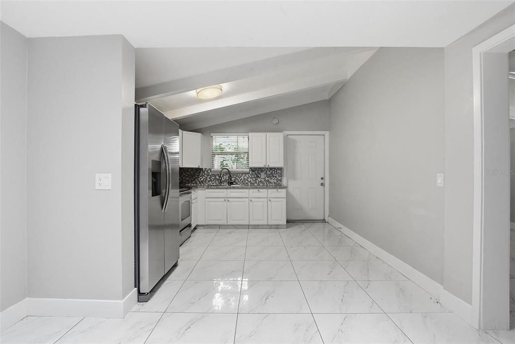 For Sale: $278,600 (2 beds, 1 baths, 1152 Square Feet)