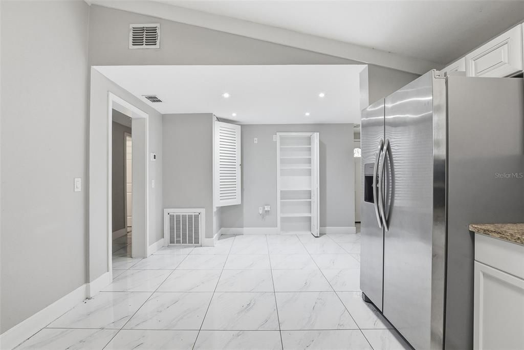 For Sale: $278,600 (2 beds, 1 baths, 1152 Square Feet)