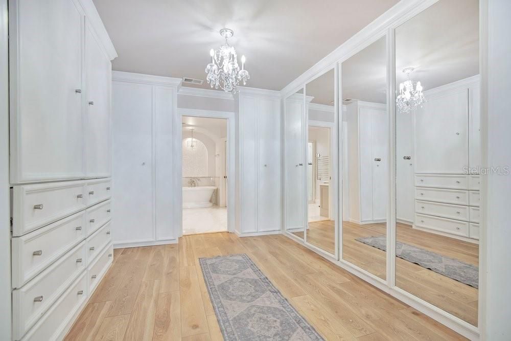 En Venta: $925,000 (5 camas, 3 baños, 3485 Pies cuadrados)