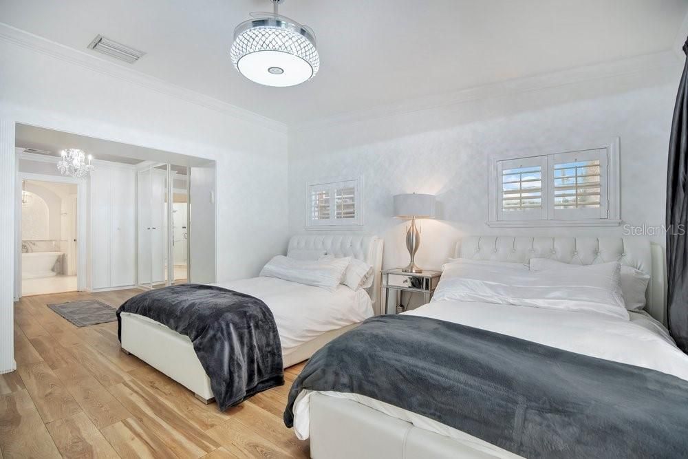 En Venta: $925,000 (5 camas, 3 baños, 3485 Pies cuadrados)